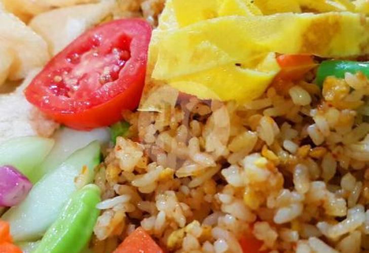 Pak Yaya's Nasi Goreng: Cilacap's Unforgettable Culinary Gem